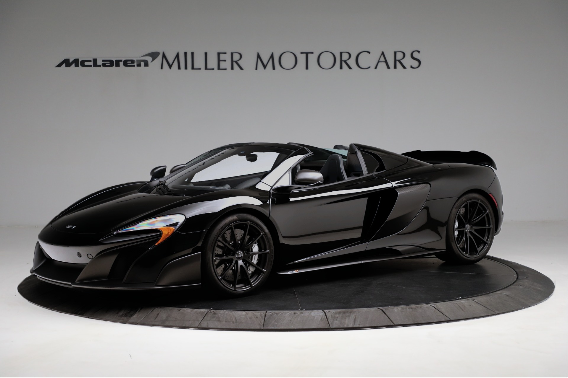 Used 2016 McLaren 675LT Spider for sale $365,900 at Alfa Romeo of Greenwich in Greenwich CT 06830 1
