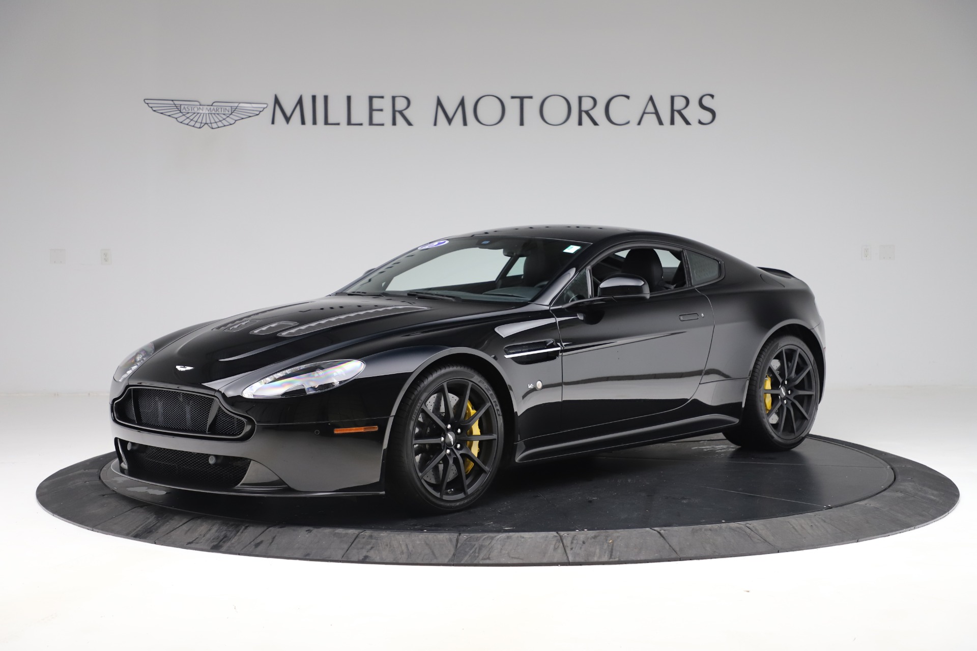 Used 2015 Aston Martin V12 Vantage S Coupe for sale $104,900 at Alfa Romeo of Greenwich in Greenwich CT 06830 1