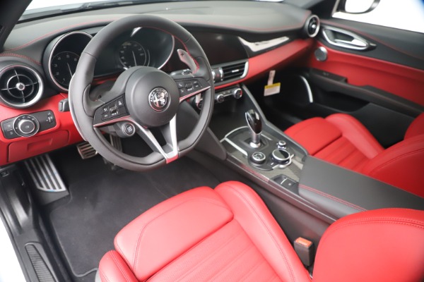 New 2019 Alfa Romeo Giulia Ti Sport Carbon Q4 for sale Sold at Alfa Romeo of Greenwich in Greenwich CT 06830 13