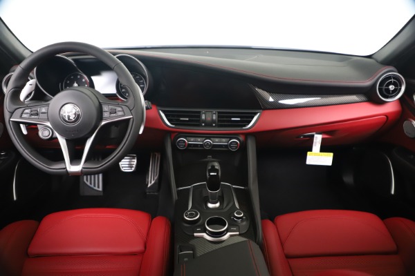 New 2019 Alfa Romeo Giulia Ti Sport Carbon Q4 for sale Sold at Alfa Romeo of Greenwich in Greenwich CT 06830 16