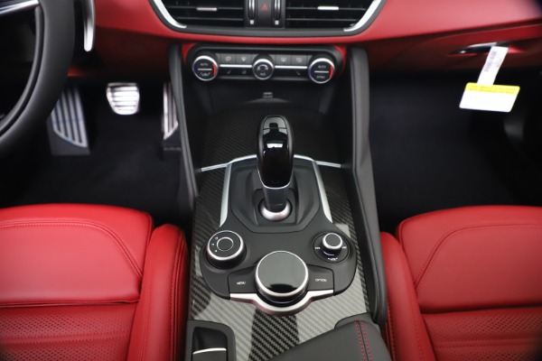New 2019 Alfa Romeo Giulia Ti Sport Carbon Q4 for sale Sold at Alfa Romeo of Greenwich in Greenwich CT 06830 22