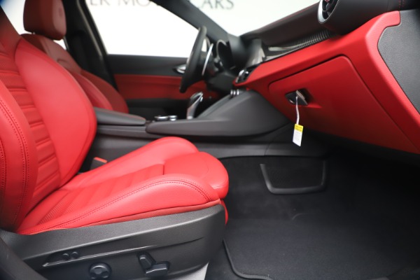 New 2019 Alfa Romeo Giulia Ti Sport Carbon Q4 for sale Sold at Alfa Romeo of Greenwich in Greenwich CT 06830 24