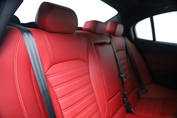 New 2019 Alfa Romeo Giulia Ti Sport Carbon Q4 for sale Sold at Alfa Romeo of Greenwich in Greenwich CT 06830 26