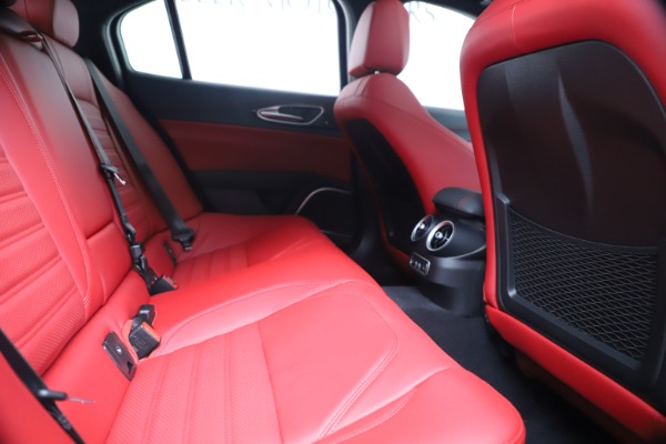 New 2019 Alfa Romeo Giulia Ti Sport Carbon Q4 for sale Sold at Alfa Romeo of Greenwich in Greenwich CT 06830 27