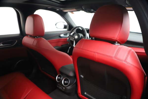 New 2019 Alfa Romeo Giulia Ti Sport Carbon Q4 for sale Sold at Alfa Romeo of Greenwich in Greenwich CT 06830 28