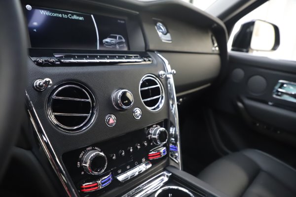 New 2020 Rolls-Royce Cullinan for sale $355,200 at Alfa Romeo of Greenwich in Greenwich CT 06830 21