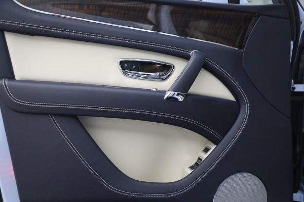 Used 2020 Bentley Bentayga V8 for sale $129,900 at Alfa Romeo of Greenwich in Greenwich CT 06830 26