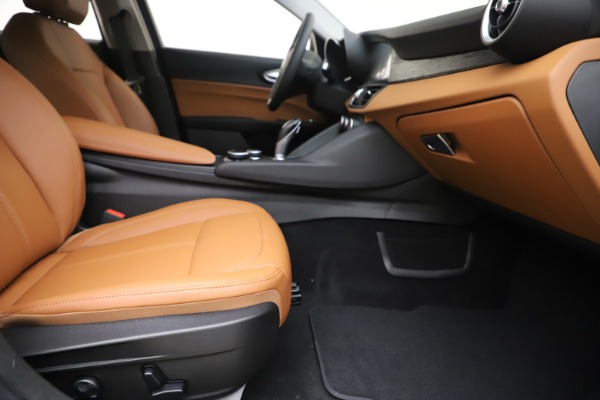 New 2019 Alfa Romeo Giulia Q4 for sale Sold at Alfa Romeo of Greenwich in Greenwich CT 06830 23