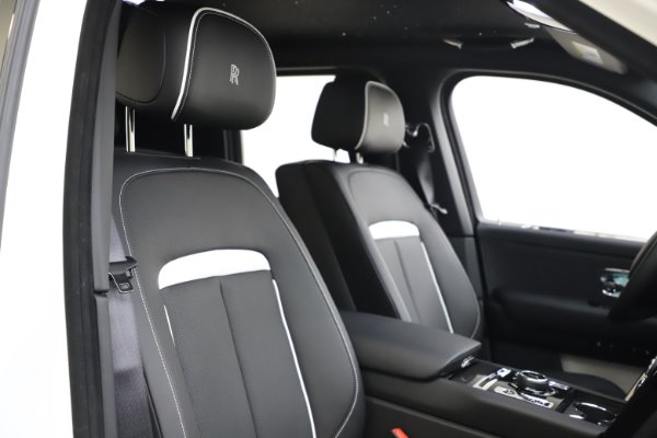 New 2020 Rolls-Royce Cullinan Black Badge for sale $451,625 at Alfa Romeo of Greenwich in Greenwich CT 06830 11