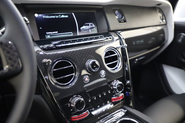 New 2020 Rolls-Royce Cullinan Black Badge for sale $451,625 at Alfa Romeo of Greenwich in Greenwich CT 06830 18