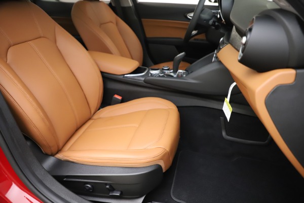New 2020 Alfa Romeo Giulia Q4 for sale $45,740 at Alfa Romeo of Greenwich in Greenwich CT 06830 24