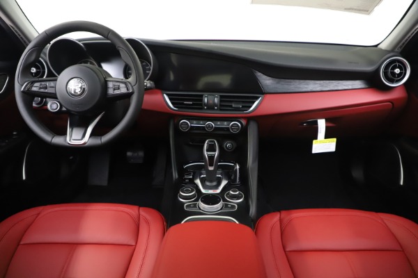 New 2020 Alfa Romeo Giulia Q4 for sale $45,740 at Alfa Romeo of Greenwich in Greenwich CT 06830 16
