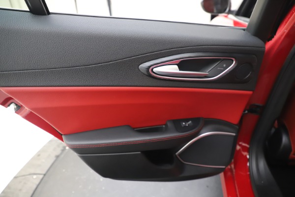 New 2020 Alfa Romeo Giulia Q4 for sale $45,740 at Alfa Romeo of Greenwich in Greenwich CT 06830 21