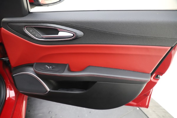 New 2020 Alfa Romeo Giulia Q4 for sale $45,740 at Alfa Romeo of Greenwich in Greenwich CT 06830 25