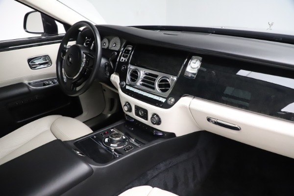 Used 2016 Rolls-Royce Ghost for sale Sold at Alfa Romeo of Greenwich in Greenwich CT 06830 18