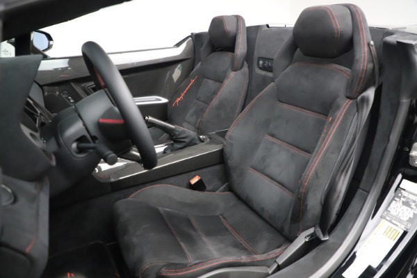 Used 2013 Lamborghini Gallardo LP 570-4 Spyder Performante for sale Sold at Alfa Romeo of Greenwich in Greenwich CT 06830 19