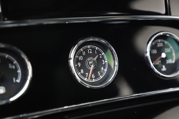 Used 2016 Bentley Mulsanne Speed for sale $157,900 at Alfa Romeo of Greenwich in Greenwich CT 06830 25