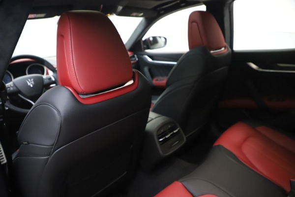 New 2020 Maserati Ghibli S Q4 GranSport for sale $94,785 at Alfa Romeo of Greenwich in Greenwich CT 06830 20