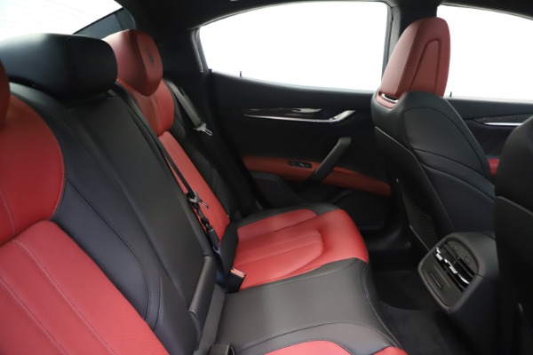 New 2020 Maserati Ghibli S Q4 GranSport for sale $94,785 at Alfa Romeo of Greenwich in Greenwich CT 06830 27