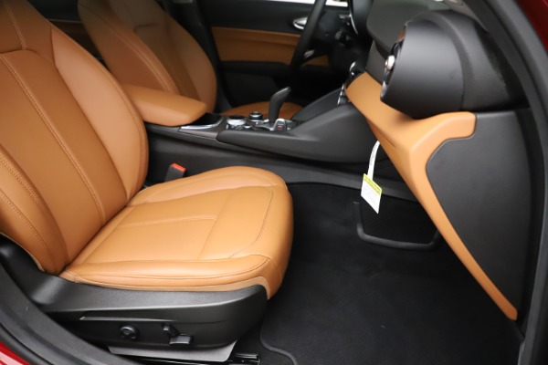 New 2020 Alfa Romeo Giulia Ti Q4 for sale $47,195 at Alfa Romeo of Greenwich in Greenwich CT 06830 24