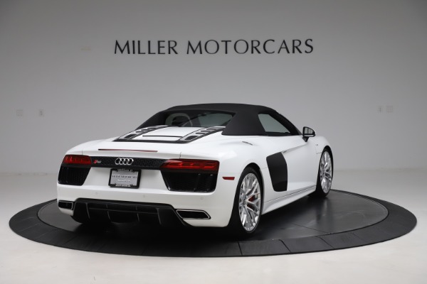 Used 2017 Audi R8 5.2 quattro V10 Spyder for sale Sold at Alfa Romeo of Greenwich in Greenwich CT 06830 16