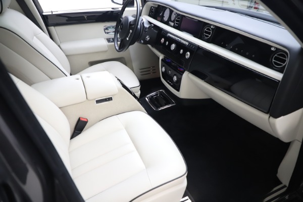 Used 2013 Rolls-Royce Phantom for sale Sold at Alfa Romeo of Greenwich in Greenwich CT 06830 16