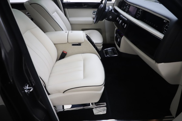 Used 2013 Rolls-Royce Phantom for sale Sold at Alfa Romeo of Greenwich in Greenwich CT 06830 18