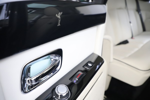 Used 2013 Rolls-Royce Phantom for sale Sold at Alfa Romeo of Greenwich in Greenwich CT 06830 22