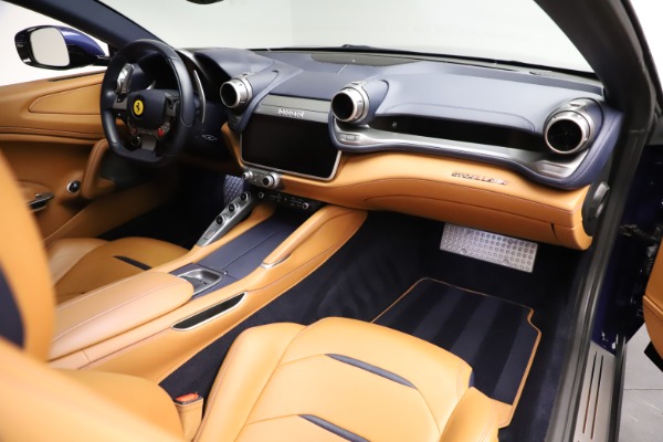 Used 2017 Ferrari GTC4Lusso for sale $209,900 at Alfa Romeo of Greenwich in Greenwich CT 06830 19