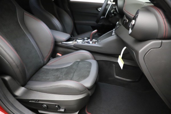 New 2020 Alfa Romeo Giulia Quadrifoglio for sale Sold at Alfa Romeo of Greenwich in Greenwich CT 06830 24