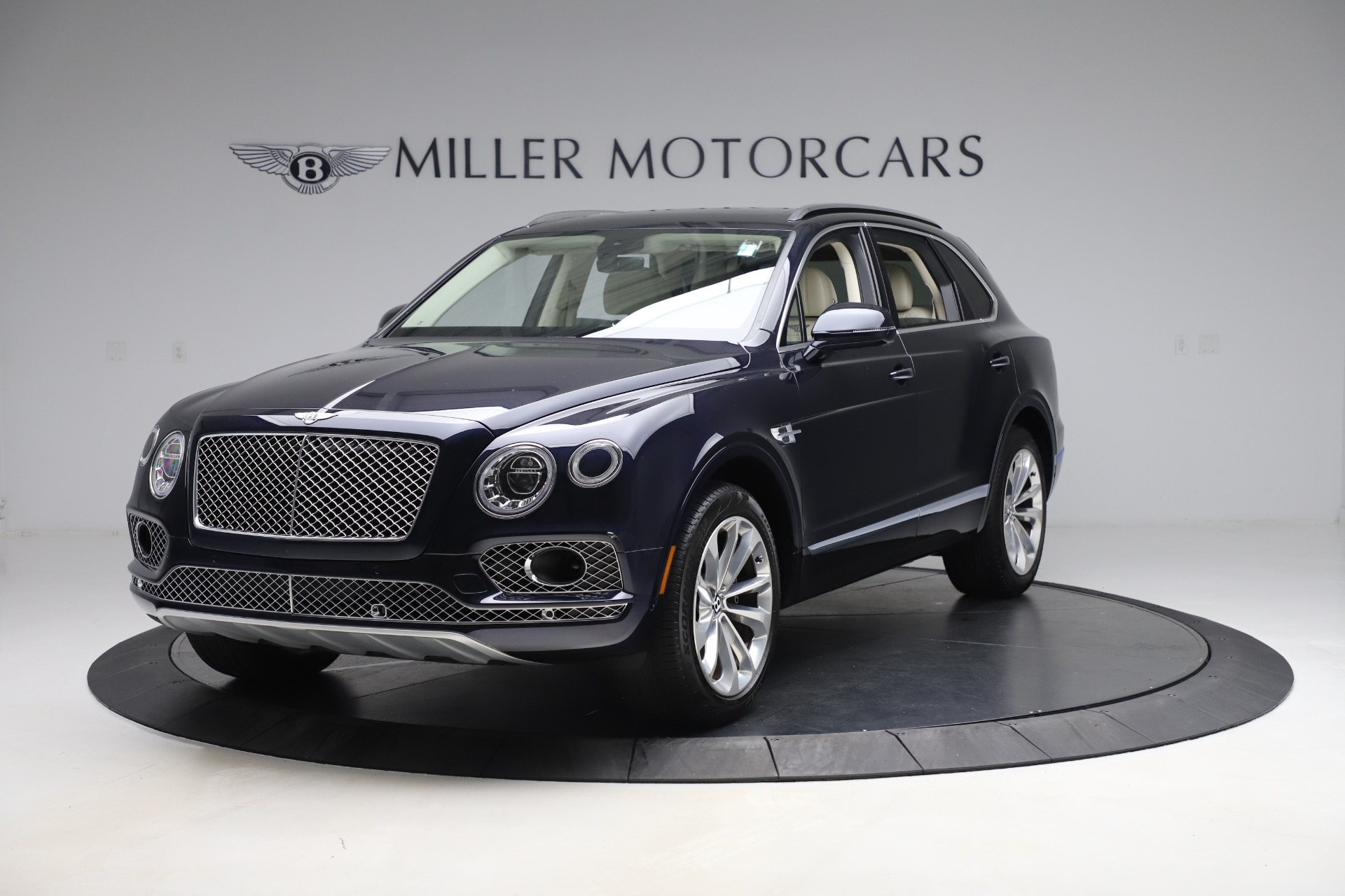 Used 2017 Bentley Bentayga W12 for sale Sold at Alfa Romeo of Greenwich in Greenwich CT 06830 1