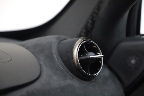 New 2020 McLaren 720S Coupe for sale $347,550 at Alfa Romeo of Greenwich in Greenwich CT 06830 27