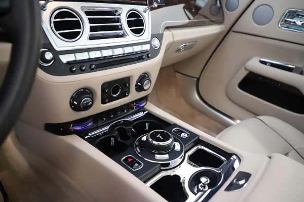 Used 2017 Rolls-Royce Dawn for sale $248,900 at Alfa Romeo of Greenwich in Greenwich CT 06830 28