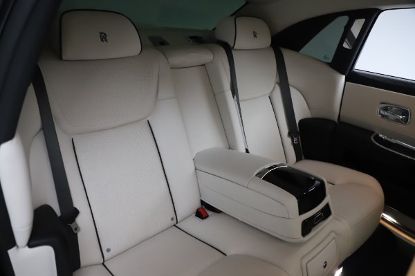 Used 2015 Rolls-Royce Ghost for sale $156,900 at Alfa Romeo of Greenwich in Greenwich CT 06830 15