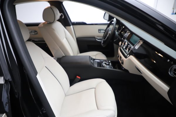 Used 2015 Rolls-Royce Ghost Base for sale Sold at Alfa Romeo of Greenwich in Greenwich CT 06830 16