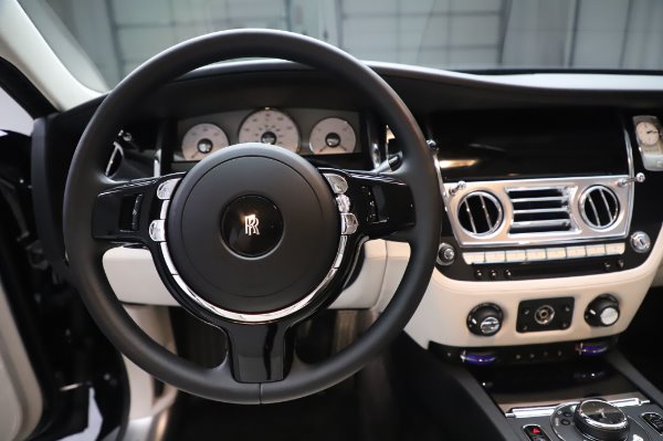 Used 2015 Rolls-Royce Ghost for sale $156,900 at Alfa Romeo of Greenwich in Greenwich CT 06830 18