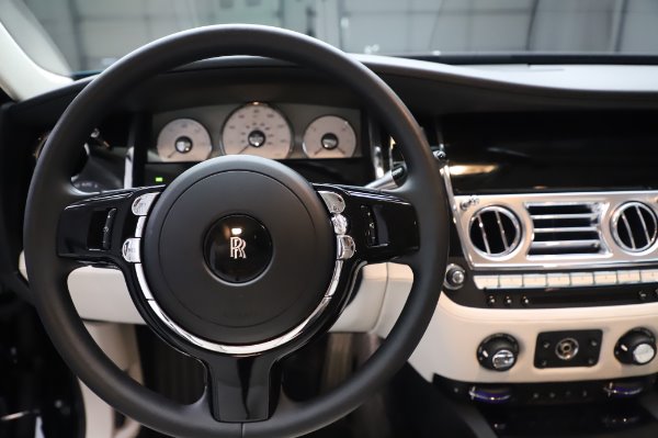 Used 2015 Rolls-Royce Ghost for sale $156,900 at Alfa Romeo of Greenwich in Greenwich CT 06830 19