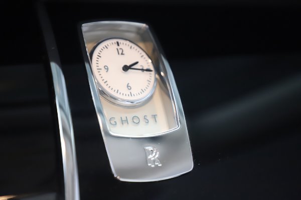 Used 2015 Rolls-Royce Ghost for sale $156,900 at Alfa Romeo of Greenwich in Greenwich CT 06830 24