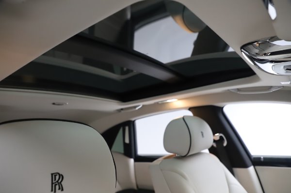 Used 2015 Rolls-Royce Ghost for sale $156,900 at Alfa Romeo of Greenwich in Greenwich CT 06830 26