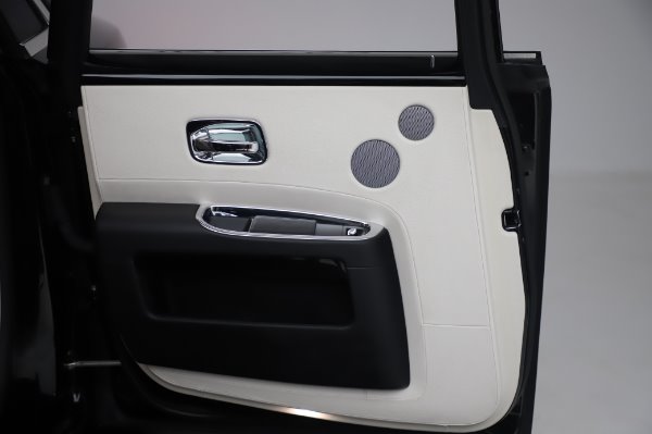 Used 2015 Rolls-Royce Ghost for sale $156,900 at Alfa Romeo of Greenwich in Greenwich CT 06830 28