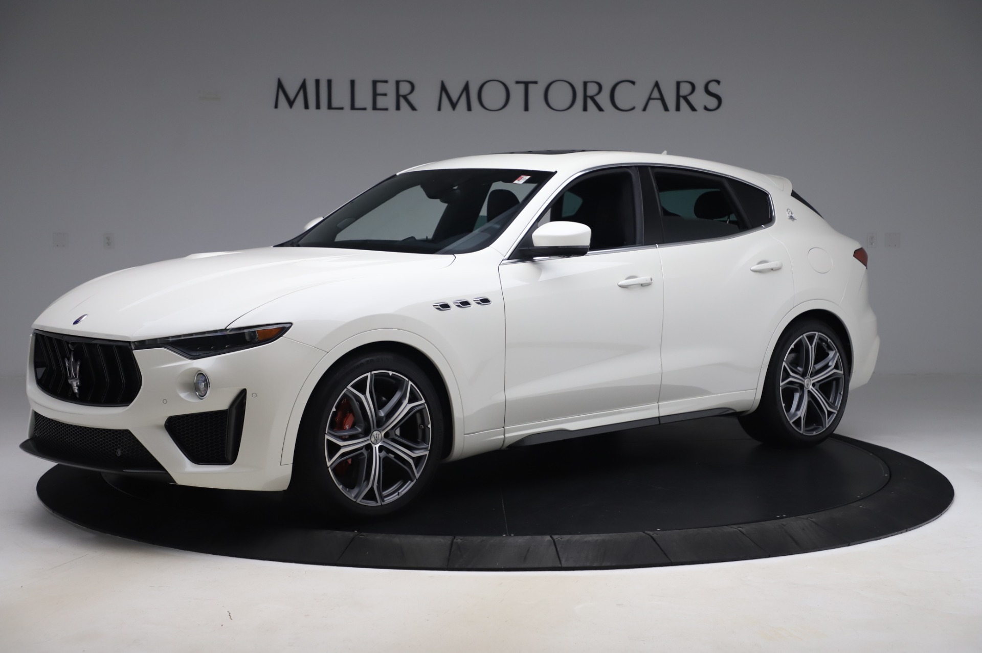 Used 2019 Maserati Levante Trofeo for sale $45,900 at Alfa Romeo of Greenwich in Greenwich CT 06830 1
