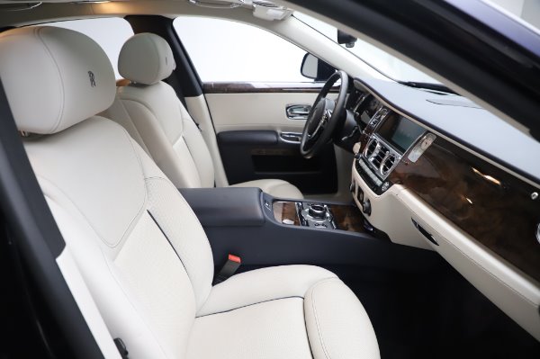 Used 2016 Rolls-Royce Ghost for sale $173,900 at Alfa Romeo of Greenwich in Greenwich CT 06830 13