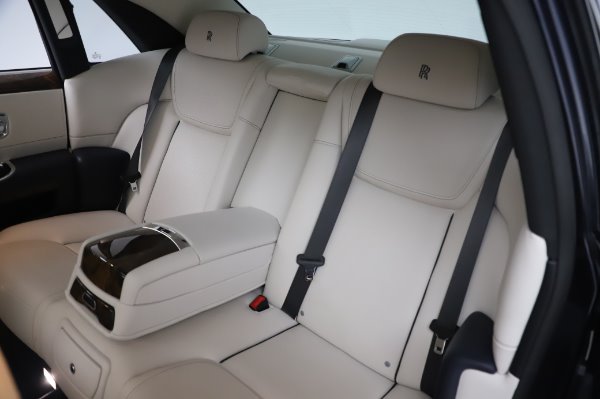 Used 2016 Rolls-Royce Ghost for sale $173,900 at Alfa Romeo of Greenwich in Greenwich CT 06830 14