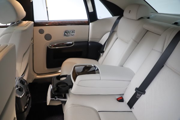 Used 2016 Rolls-Royce Ghost for sale $173,900 at Alfa Romeo of Greenwich in Greenwich CT 06830 18