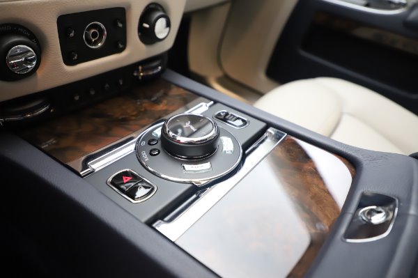 Used 2016 Rolls-Royce Ghost for sale $173,900 at Alfa Romeo of Greenwich in Greenwich CT 06830 20