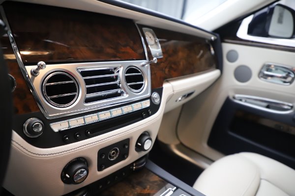 Used 2016 Rolls-Royce Ghost for sale $173,900 at Alfa Romeo of Greenwich in Greenwich CT 06830 22