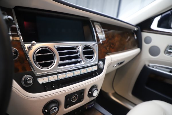 Used 2016 Rolls-Royce Ghost for sale $173,900 at Alfa Romeo of Greenwich in Greenwich CT 06830 23