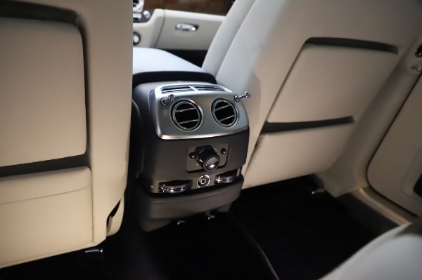 Used 2016 Rolls-Royce Ghost for sale Sold at Alfa Romeo of Greenwich in Greenwich CT 06830 25