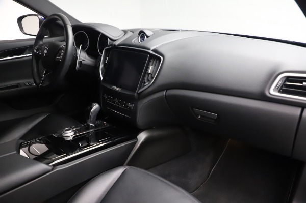 Used 2017 Maserati Ghibli S Q4 for sale Sold at Alfa Romeo of Greenwich in Greenwich CT 06830 19