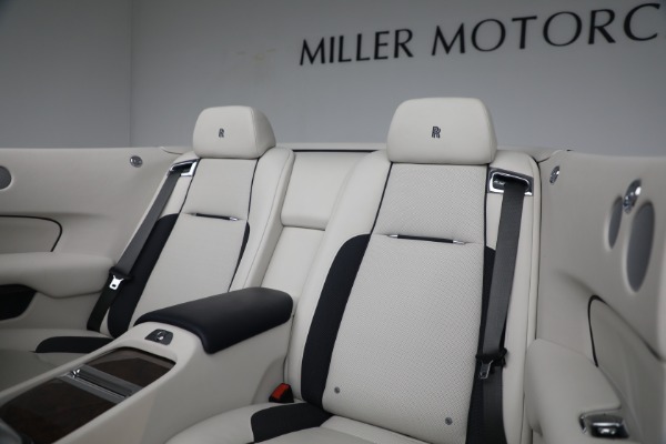 Used 2017 Rolls-Royce Dawn for sale $244,900 at Alfa Romeo of Greenwich in Greenwich CT 06830 27